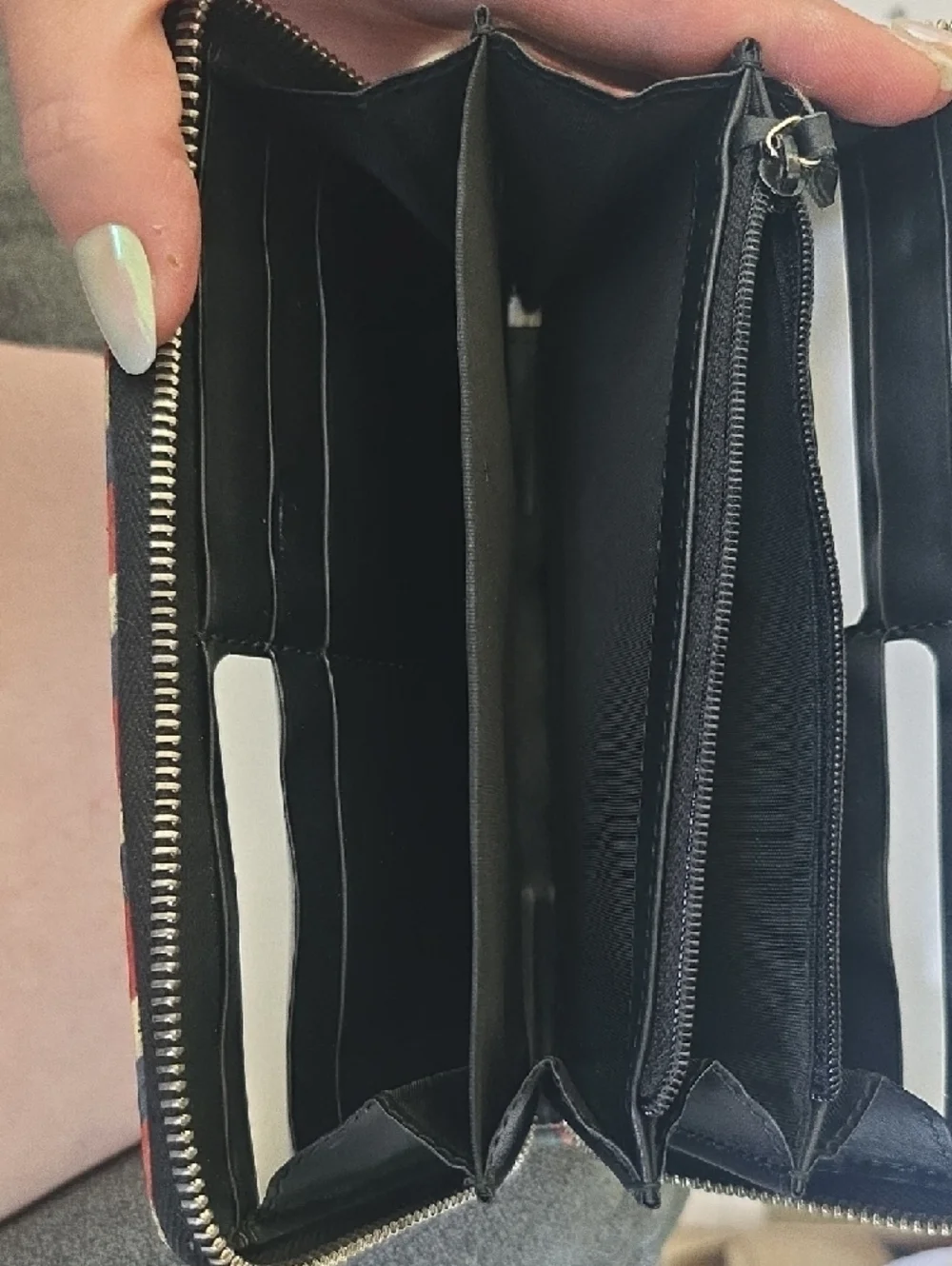 Gucci Black Logo Zip-Around Wallet with Rainbow UFO Patch - Picture 3 of 10